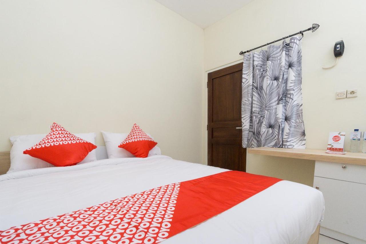 Hotel Oyo 1542 Yessy Mansion Ngabean Exterior foto